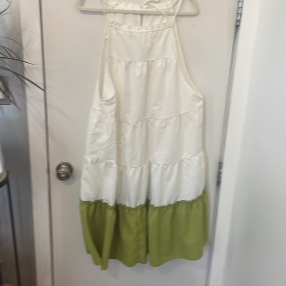 Cute tiered mini. - Picture 8 of 10